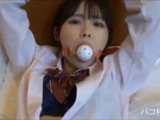 大學美眉騷的不行愛好女上位喜歡騎乘操說大J吧都能頂到她的G點